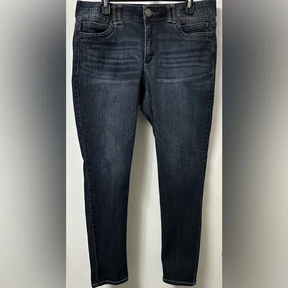 Democracy Women's Midnight Blue Skinny Jeans
Like new - Picture 1 of 2